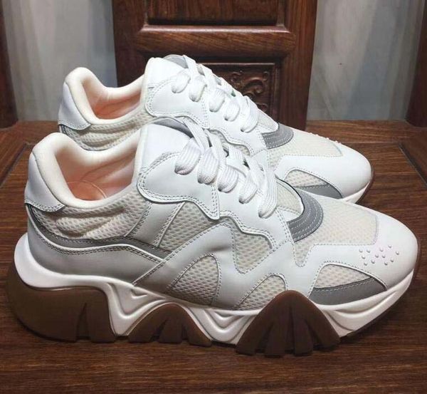 

2019 luxury designer shoes men sneakers chain reaction medusa runner leopard black white suede leather men trainers shoes a55