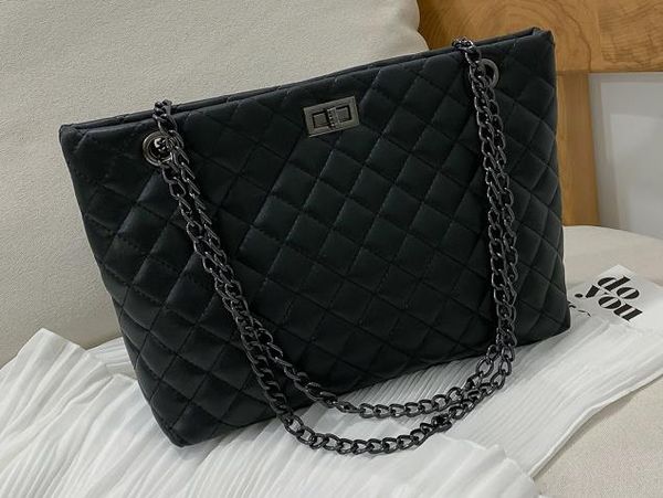 

designer shoulder bag decoration lock diamond shape female bag 2020 new arrival chain large capacity bag