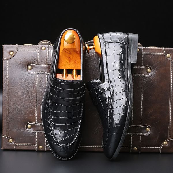

korean version of the trend of youth small leather shoes slip-on set foot mens leather shoes crocodile-casual shoes a generation of fat, Black