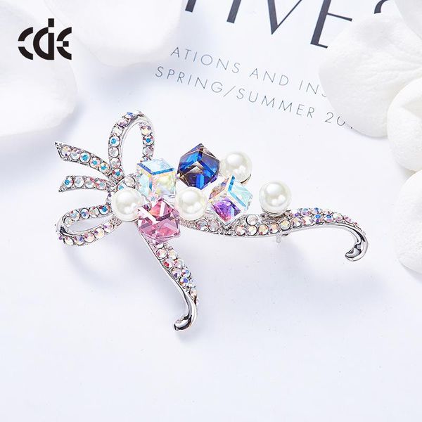 

the new model uses swarovski crystal sugar fashion brooch for ladies, Gray