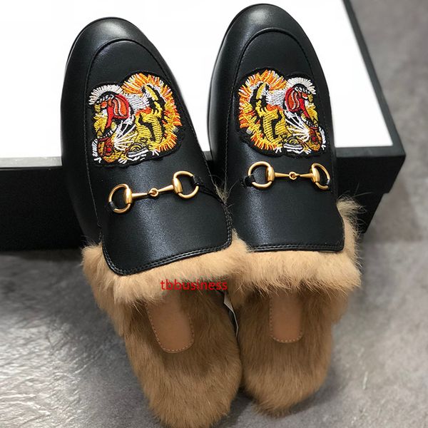 

men mules flats fur slippers luxury designer slippers fashion loafers embroidery princetown tiger shoes furry slides muller slipper shoes w1