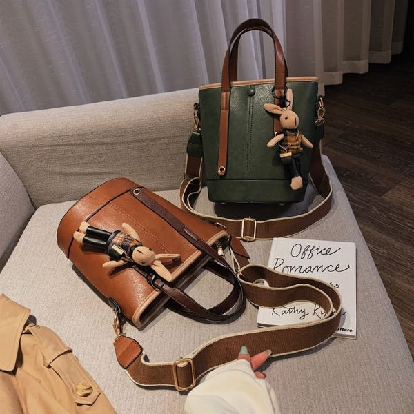 

2020 new women's shoulder bag fashion ladies handbag trend wild wide strap messenger bag large capacity bucket cute girl