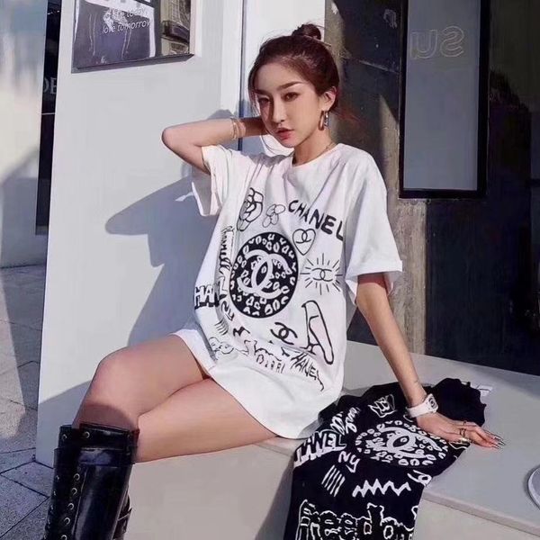 

the new cotton fabric is soft and breathable, and the web celebrity t-shirt with camellias is round neck and short sleeves, White