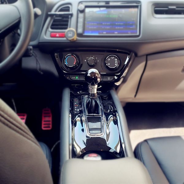 

automatich gear shift knob for hond vezel at press down to unlock