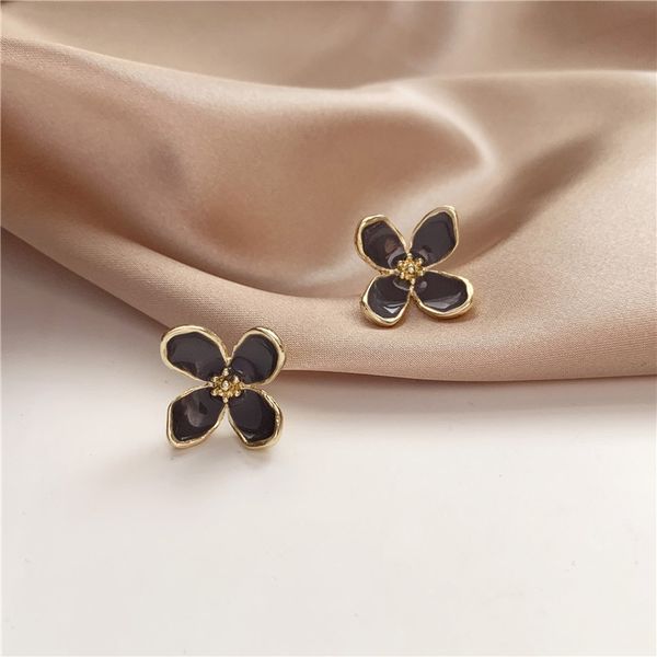 

fashion girl temperament girl character joker contracted sweet flowers earring super earrings jewelry accessories, Golden;silver