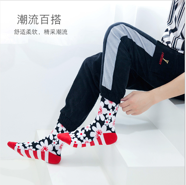 

socks & hosiery ins fashion socks, medium tube, four seasons fashion, high gang, tube cotton, hip-hop, japanese series, european and amer, Black;white