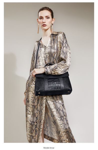 

2020 womens ,single selling as bag arrived mask new ,pu more than gift , send leather order 320usd qvsaa, Red;black