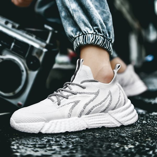 

2020 summer breathable air mesh men trainers shoes black white outdoor jogging shoes running men design sneakers