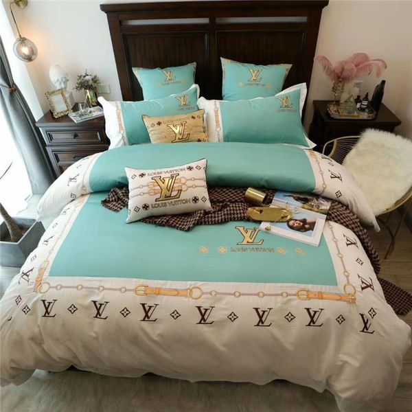 

4 pcs luxury new arrivals soft classic style bedding suit  king size warm not fade bedding sets duvet cover