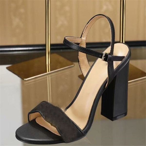 

the symbol appeal hollow single shoe, the fashion high-heeled shoe, the fashion leather stiletto high-heeled european and american point, Black