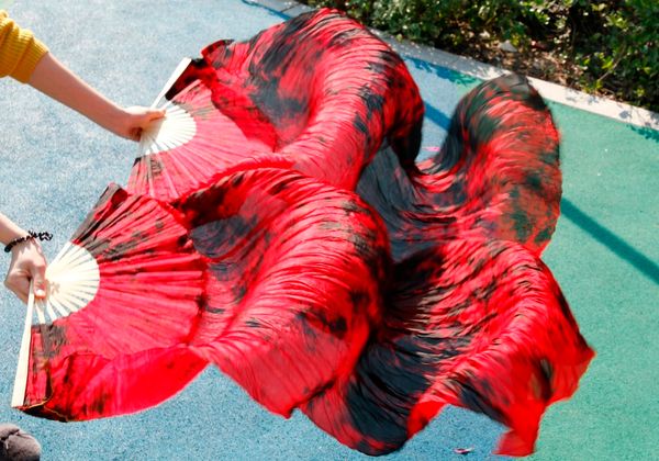

stage wear 2021 high selling 100% real silk veils 1 pair handmade women quality belly dance fan black red mix color