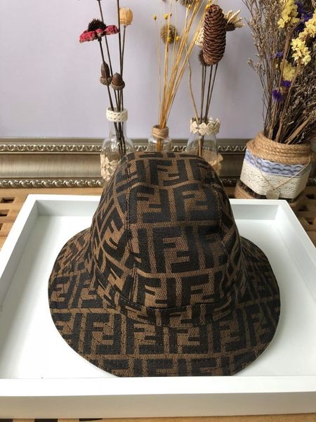 

2019 Round hat combines traditional luxury with modern streetwear aesthetics