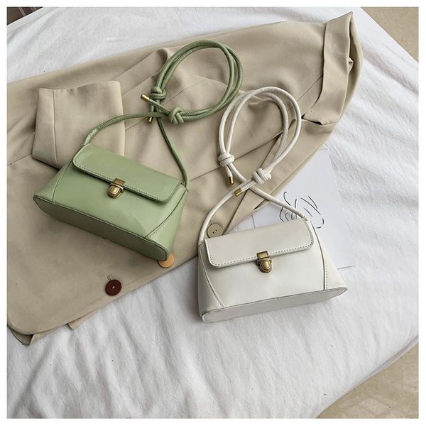 

armpit bag female 2020 new spring and summer retro french niche commuter retro sense shoulder bag french stick bag