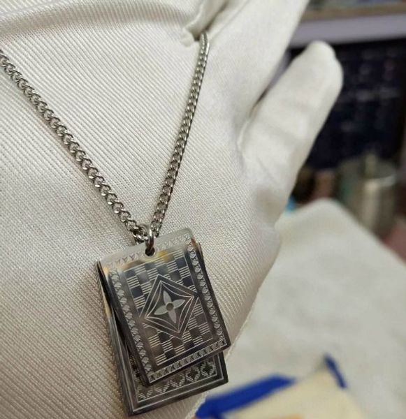 

новое горячее дизайнерское ожерелье для мужской женщины подвесные ожерелья дизайнерские ювелирные изделия обледенелый кулон высокое качество, Silver