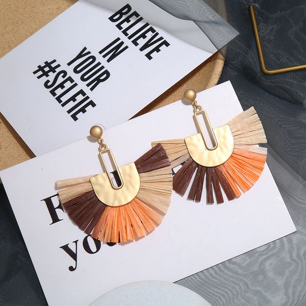 

поставка горячего вырез стад серьги новые творческие кисточкой серьги моды личности веерообразные серьги, Golden