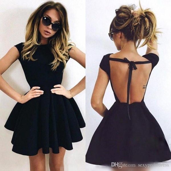 Sexy kleine schwarze Heimkehrkleider mit offenem Rücken, Flügelärmel, Mini-Partykleid, günstiges kurzes Cocktailkleid für den Abend, formelle Kleidung