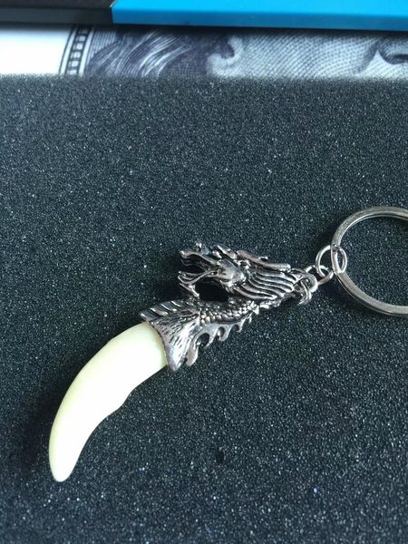 

yqtdmy 5 pcs amulet tooth imitation dragon totem biker keychain jewelry, Slivery;golden