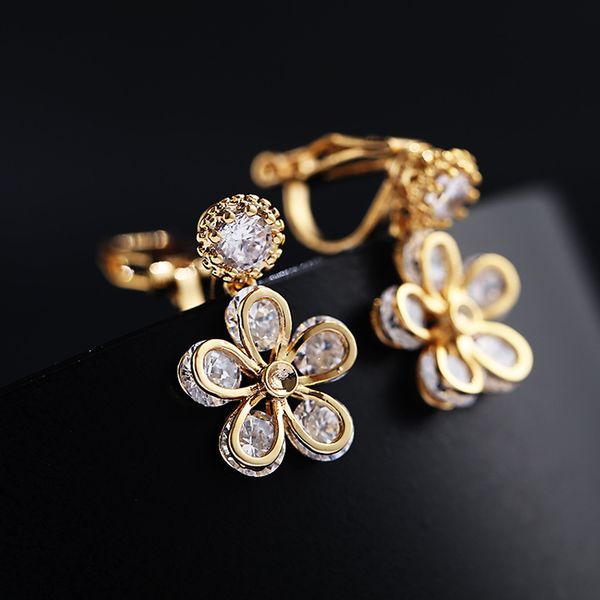 

2019 new plum original clip on earrings fashion flower crystal cubic zircon earrings without piercing no ear hole ear cuff, Silver