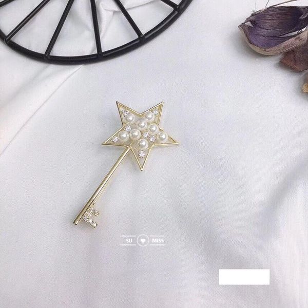 

сплав золото цветой звезда ключевой дизайн брошь для подарков женщин и мужчины нового года свитера пальто ювелирных аксессуаров подарка на д, Gray
