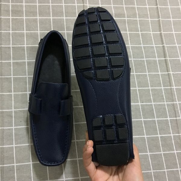 2019 Diseñador de lujo Zapatos para hombre Hombres Diseñador Mocasines Serpiente Cuero genuino Metal Snap Zapatos de vestir para hombre 39-45 Tamaño