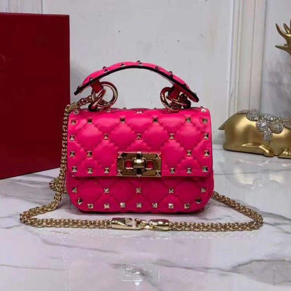 

2019 new fluorescent rivet decoration all over the sky star mini chain bag, one shoulder slant span, hand-in-hand cute small bag