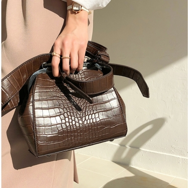 

vintage alligator women crossbody bags pu leather women's handbags kiss lock shell female messenger bags handbags phone purse