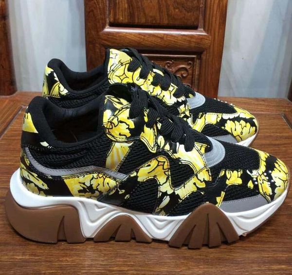 

2019 luxury designer shoes men sneakers chain reaction medusa runner leopard black white suede leather men trainers shoes a11