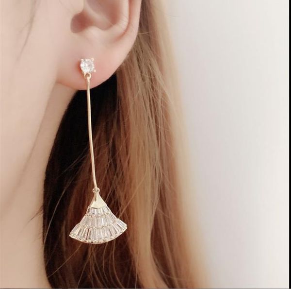 

women's earrings in the same small skirt and all kinds of zircon fan-shaped crystal earrings, Golden;silver