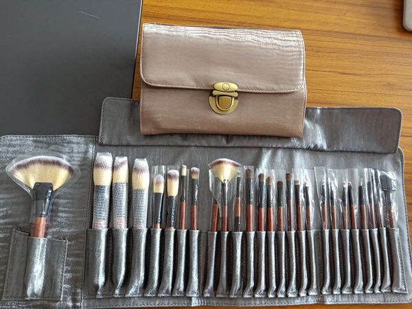 

26pcs makeup brushes professional animal hair high end mahogany handle face powder make up brush with bag