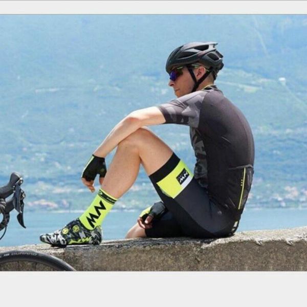 

professional brand sport socks breathable road bicycle socks outdoor sports racing cycling sock footwear s10, Black