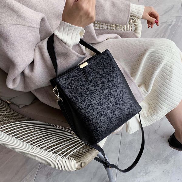 

shine solid pattern girls bags for women pu leather small solid crossbody messenger bag female travel women black handbags