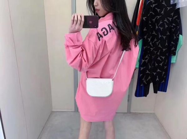 

European tation 19 pring and ummer new women 039 clothing behind the letter barbie pink hirt men and women with the ame in uper fi