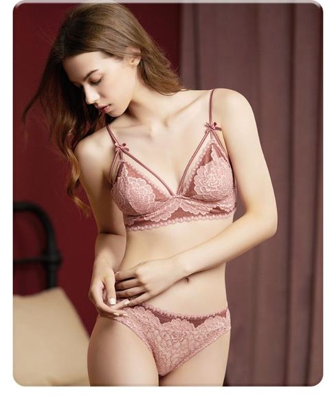 

2020 new ladies underwear set retro no steel ring gathered thin lace comfortable soft bra set, Red;black