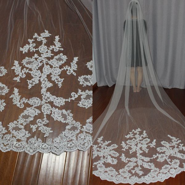 2020 Vendita calda veli da sposa perline Appliqued Edge One Lay Strate Tulle realizzato su misura Lungo Bridal Velo Cappella lunghezza Abiti testa economici