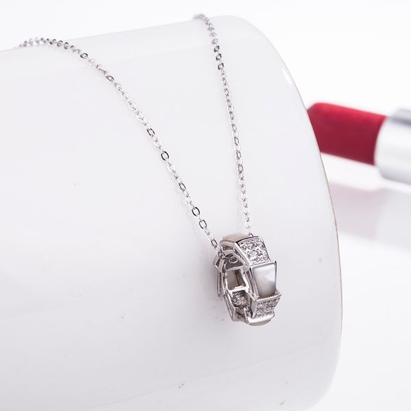 

королева s925 sterling silver snake ожерелье европейских и американских моды змея костное кольцо женские ключицы цепи маленькая красная книг, Golden;silver