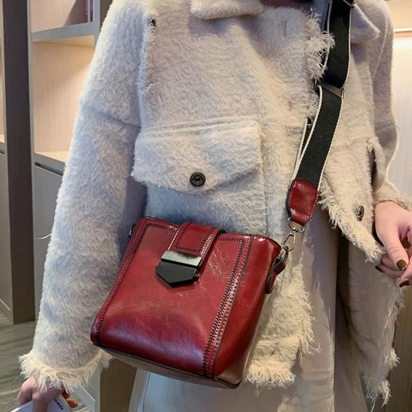 

vintage women messenger bags solid color leather shoulder bag large capacity handbags retro mobile phone pocket bag bolsas mujer