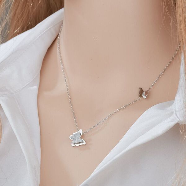 

горячие продажи женщины ожерелья две бабочки подвески ожерелье из нержавеющей стали простой короткий ins ожерелье ниша дизайн ключицы цепи, Silver