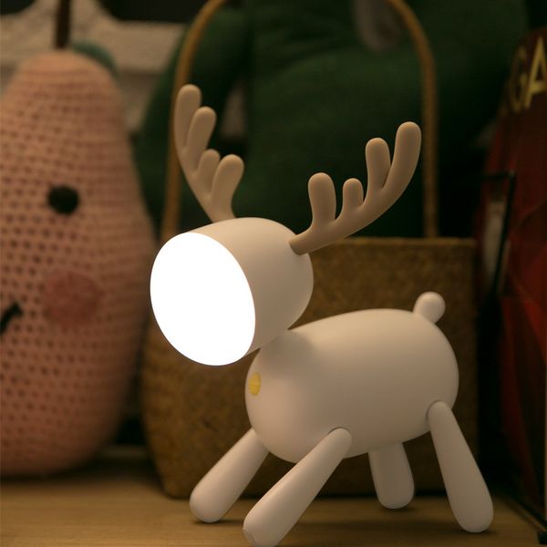 Lampade da tavolo creative con renna Lampada da comodino a LED per cartoni animati Lampada da scrivania personalizzata per studio camera da letto Luce notturna di ricarica USB