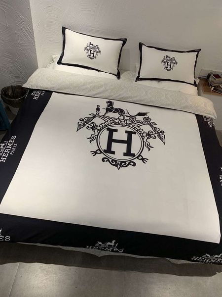 

boutique embroidery golden thread bedding suit fashion letter medusa goddess cotton bed cover suit 4pcs new style bedding sets 33