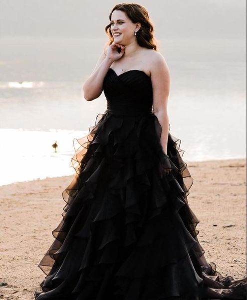 

2020 black gothic wedding dresses sweet heart lace up back tiered sweep train garden bridal gowns vestidos de novia plus size cheap, White