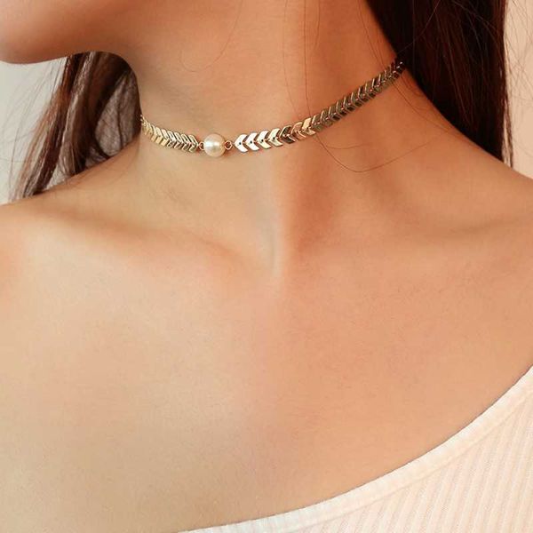 

chokers visisap personalized simple letter v chain imitation pearl pendant clavicle necklace for women engagement necklaces xr-c1726, Golden;silver