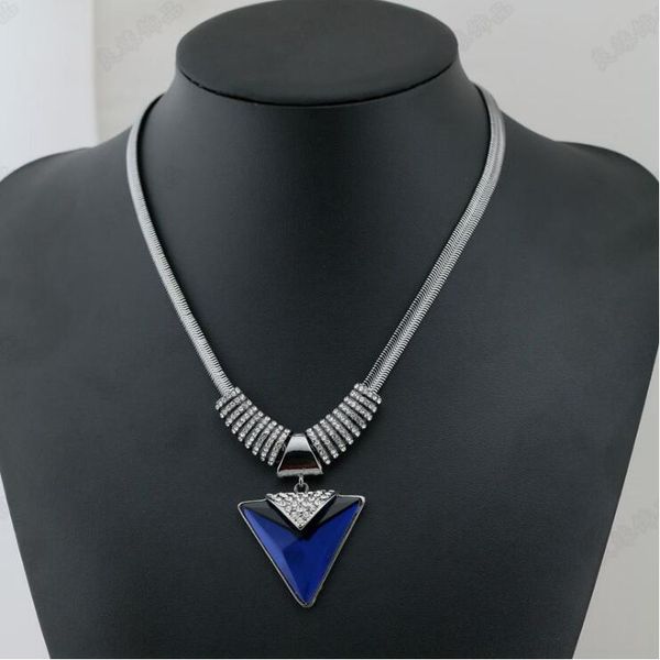 

designer luxury hip-hop necklace pendant personality exaggeration short triangular sapphire with drilled flat snake chain pendant necklace, Silver