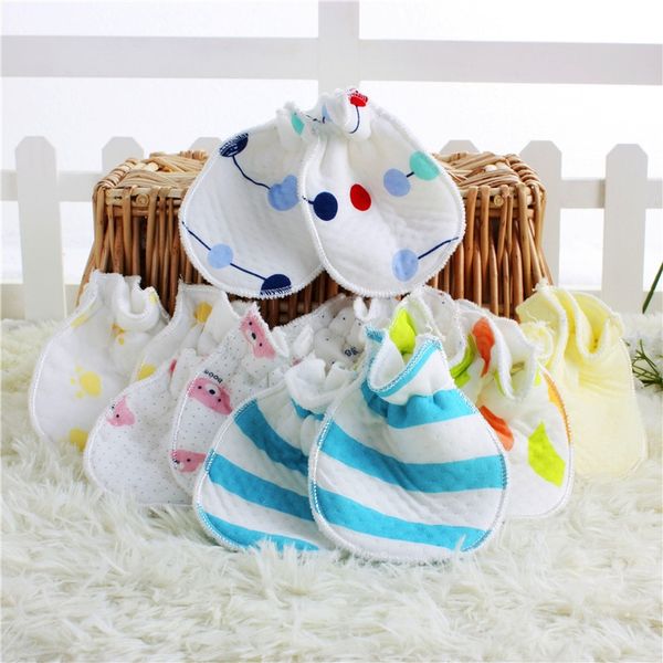

independent package baby baby newborn warm anti-scratch warm and gloves gloves can be used as a gift, White