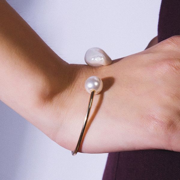 

diezi vintage baroque irregular white pearl cuff bangle for women gold color bracelets statement simple jewelry 2019 new, Black