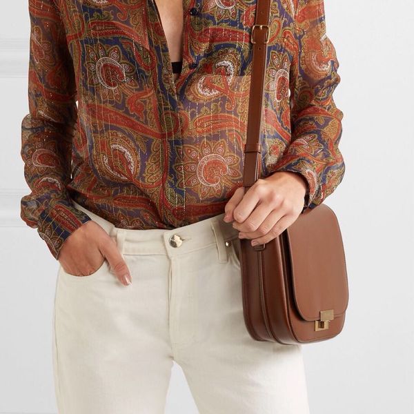 

fashion bag the small shoulder bag is made of leather imported from south africa with suede lining for one-shoulder diagonal span