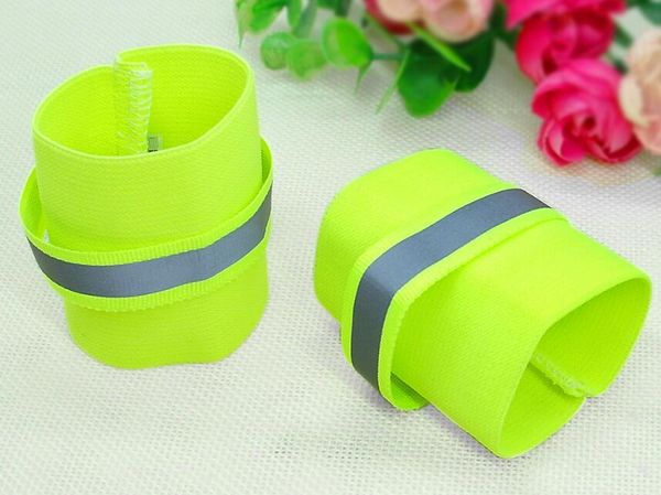 

2pcs reflective wrist band for dog pets safety leg wraps glow in the dark dogs walking legs bands high visibility pet supplies