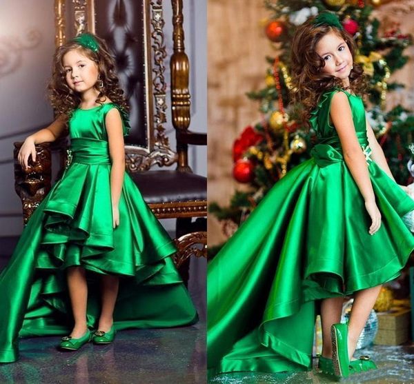 High-Low-Grünes Mädchen-Festzugkleid, kurze Vorderseite, langer Rücken, A-Linie, Satin, hübsche Mädchen-Partykleider für die Hochzeit, individuelle Größe