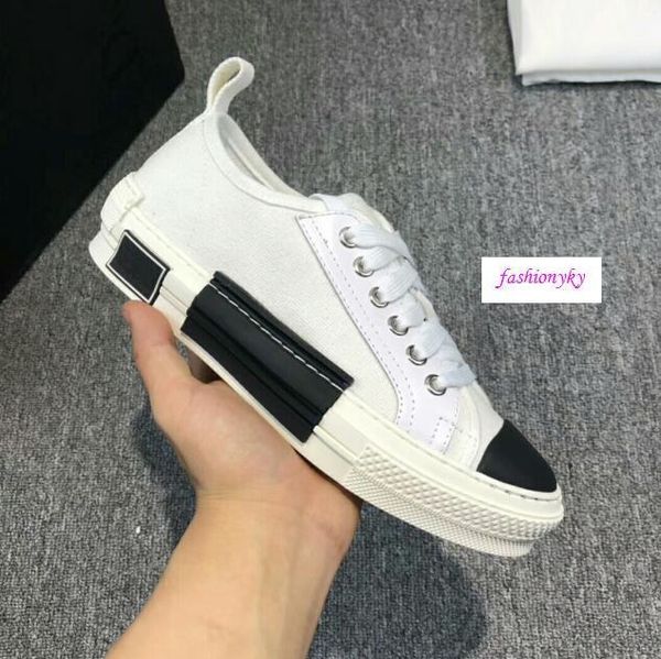 

classics b23 "single m classic logo as the main vision, in the way of large-area printing on the upper couple size 35-40with box, Black
