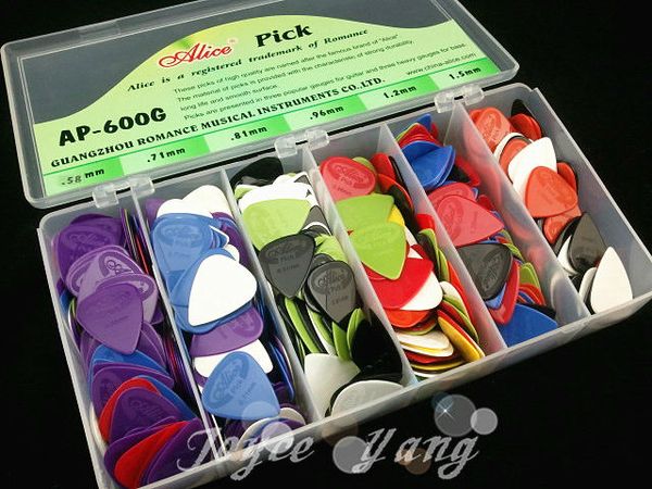 

lots of 600pcs alice projecting nylon acoustic electric guitar picks plectrums(assorted thickness&colors) hipping