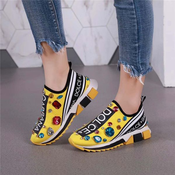 

018 uper quality gift hoe neaker red bottom nake kin men women couple pike leather red ole flat hoe